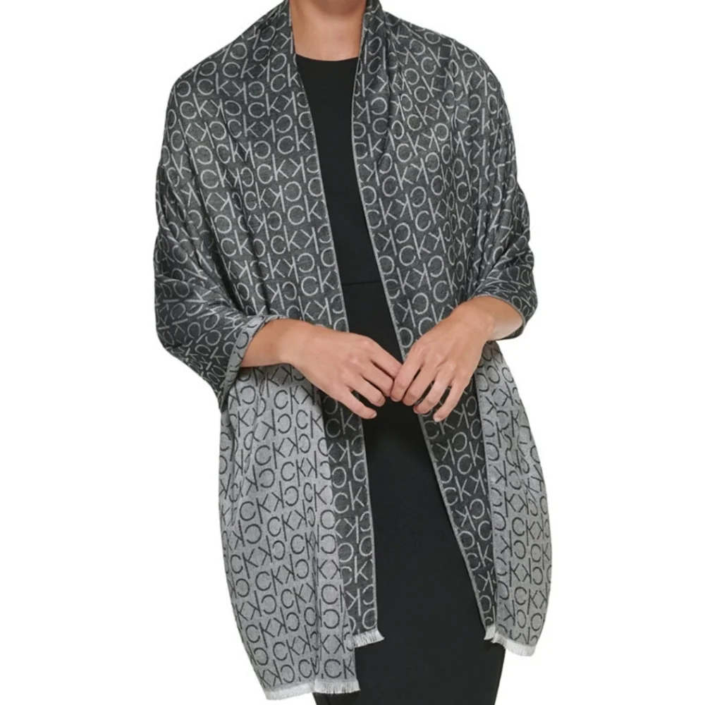 Calvin Klein Elegant Gray Patterned Scarf
